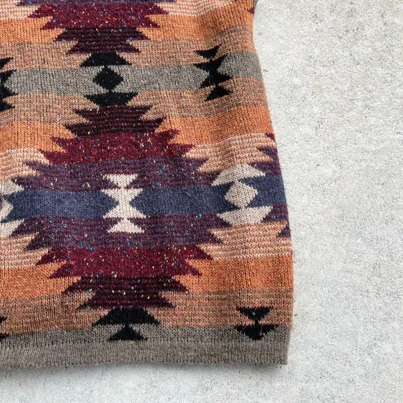 Men's Multicolor Patterned Sweater Vest - Picture 3 of 5